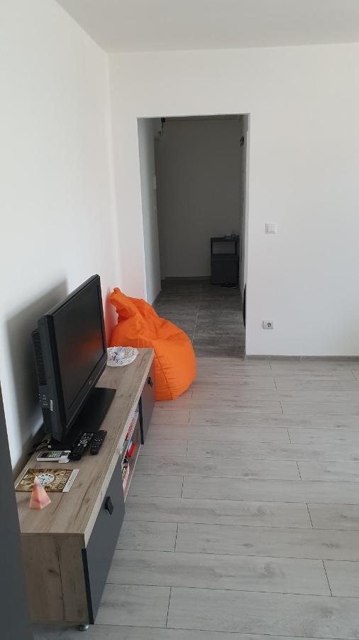 Fim Apartament Apartment Hunedoara Exterior photo